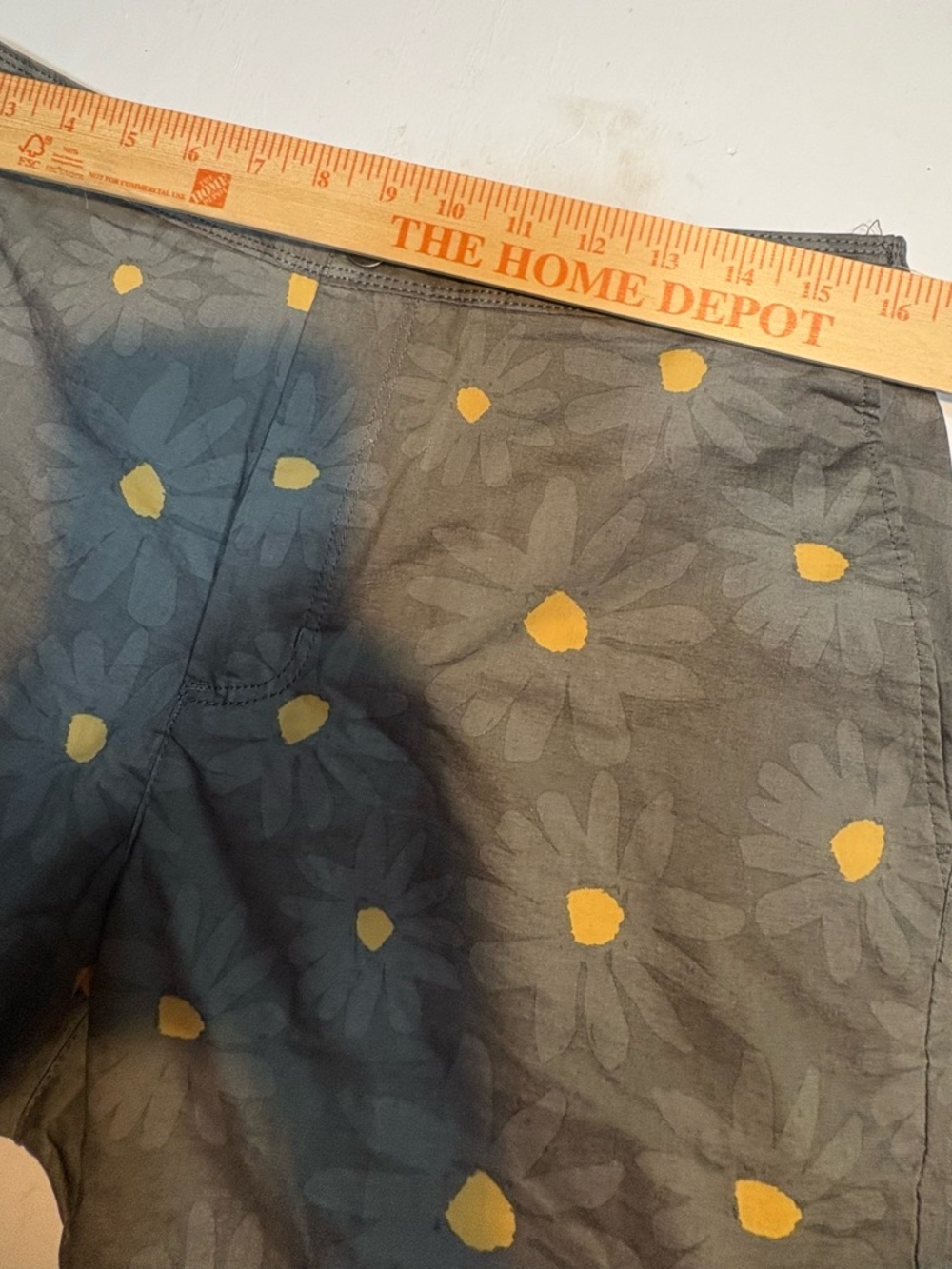 the Civil Society Navarro Shorts in a Charcoal Daisy Print 32 - Picture 6 of 10